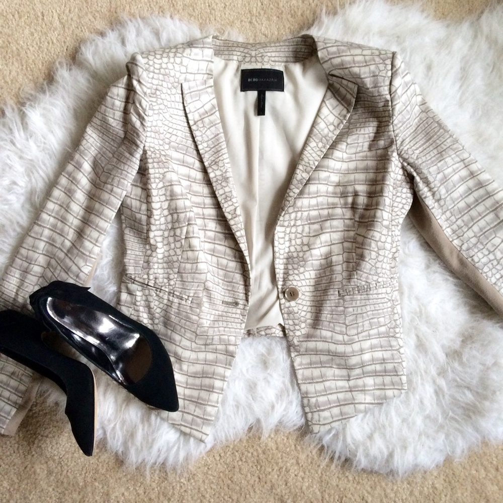 SALE! 🎉HP!🎉 BCBGMAXAZRIA Blazer